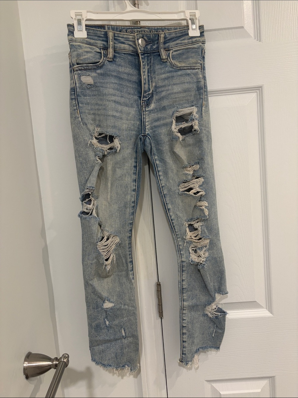 American Eagle Outfitters Light Blue Distressed Cropped Jeans